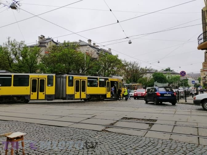 Ситуація на дорогах Львова. У центрі Львова ускладнений рух трамваїв