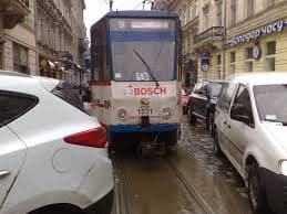 Через аварію на вулиці Дорошенка у Львові утруднений рух транспорту