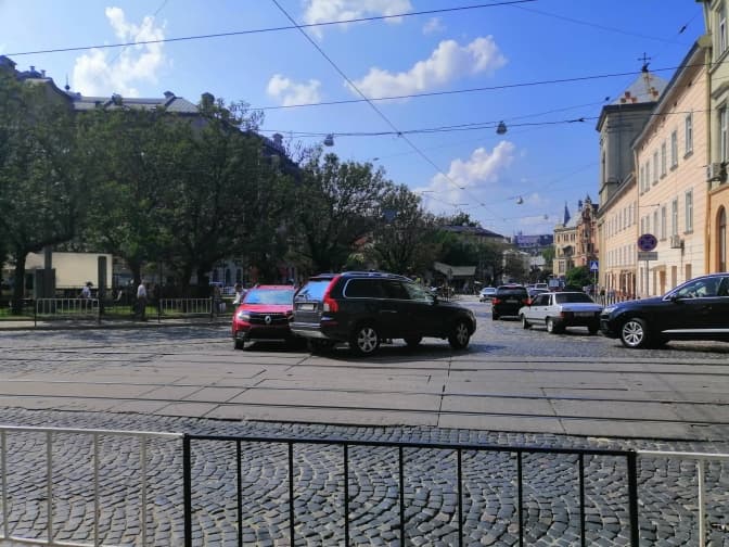 Ситуація на дорогах Львова: через ДТП на Соборній зупинились трамваї
