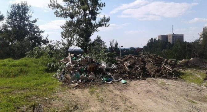 Поліція розслідує появу незаконного сміттєзвалища в одному з парків Львова