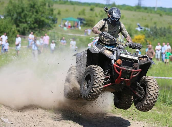 В українських Карпатах закликають зупинити автоперегони. Чому це важливо