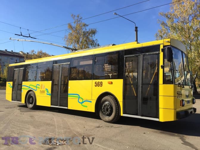 У Львові першого листопада збільшать кількість транспорту до міських цвинтарів. Перелік