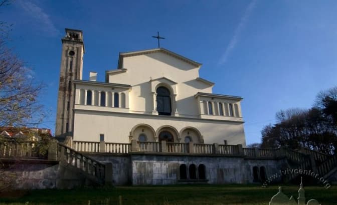 Криниця замість ставу: яким бачить простір перед церквою Покрову адміністрація храму