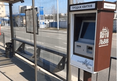 У Львові на трамвайних зупинках встановлюють термінали для продажу квитків