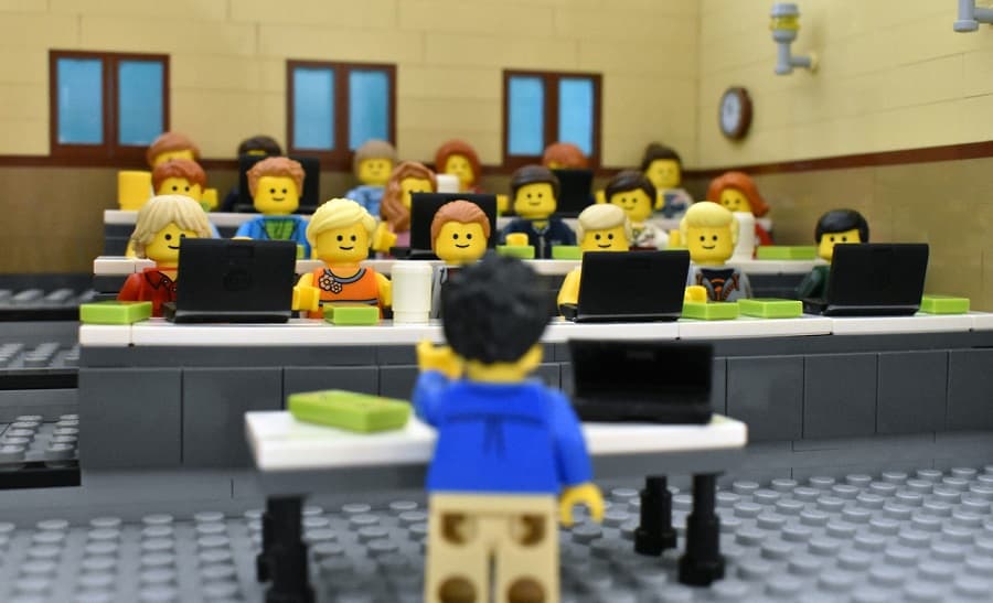 Практичність, горілка, корупція. Що іноземці знаходять в українській освіті