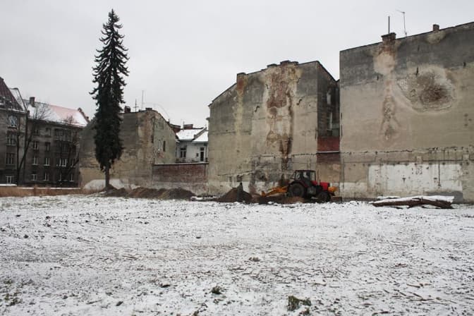 На території львівського музею розкопали залишки архіву чекістів, Фото