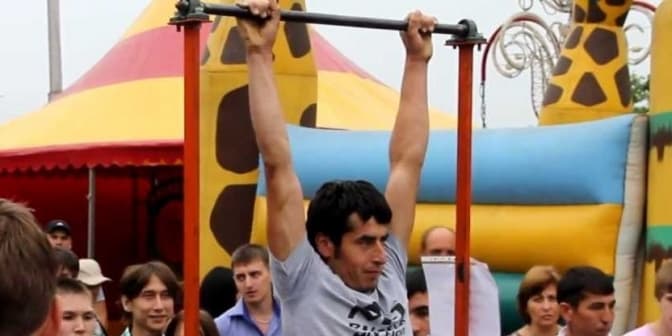 Міська влада пообіцяла киянам прибрати з Хрещатика атракціони-«лохотрони»