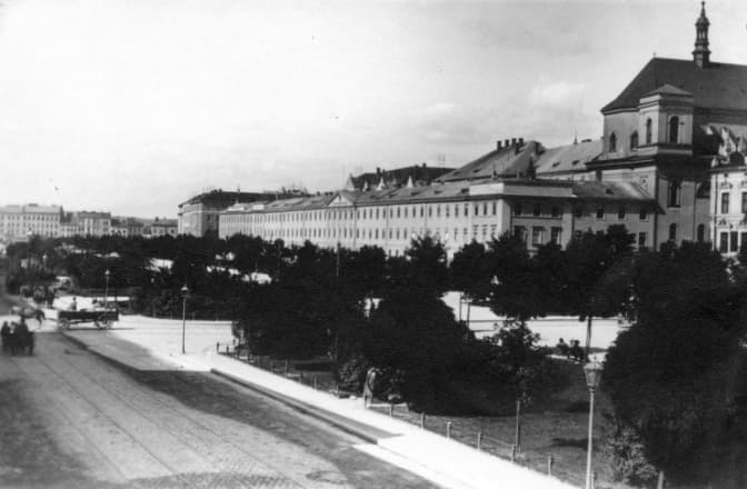 фото: photo-lviv.in.ua (Будинок Головного державного фінансового управління на Гетьманських валах , кін. ХІХ ст.)