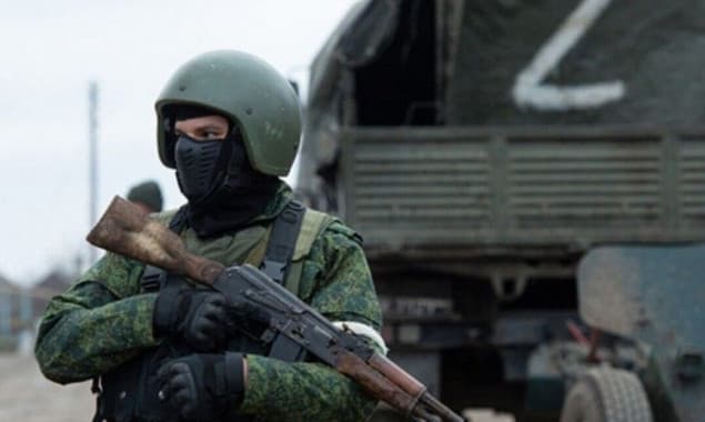 Російського військового, який знущався з цивільних під Києвом, засудили до 12 років ув’язнення