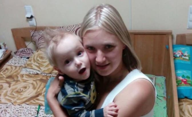 фото зі сторінки матері у Facebook