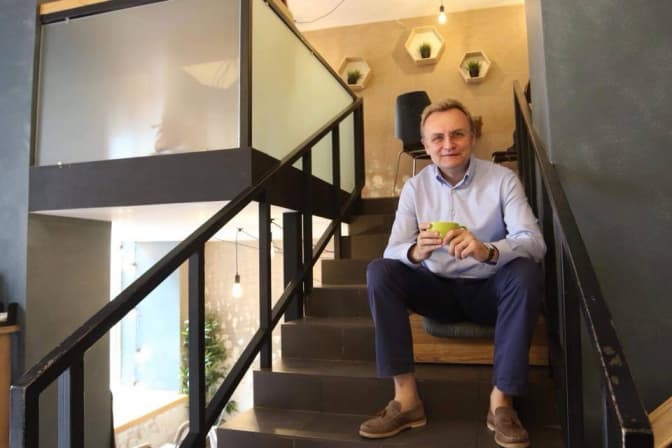 60 грн на добу. Хто заплатив за турне Андрія Садового Україною. Інфографіка