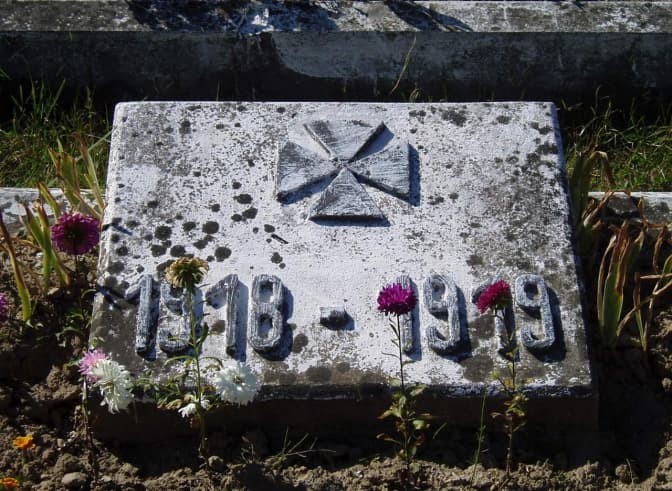 На львівських кладовищах впорядковують могили Січових стрільців