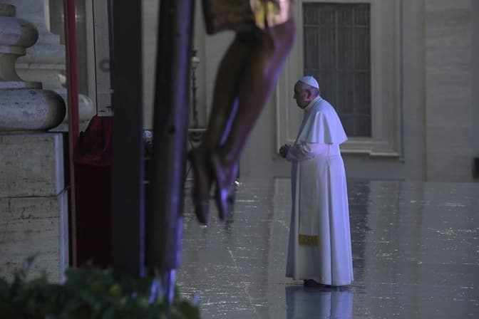 «Urbi et Orbi». Папа Франциск прочитав особливу молитву