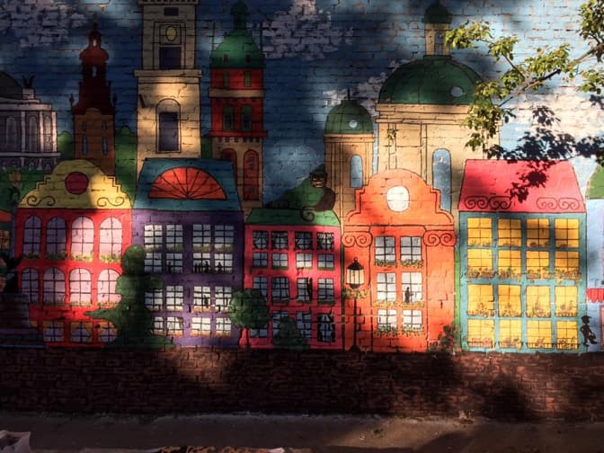 Стіни львівської школи перетворили на Місто майбутнього. Фото