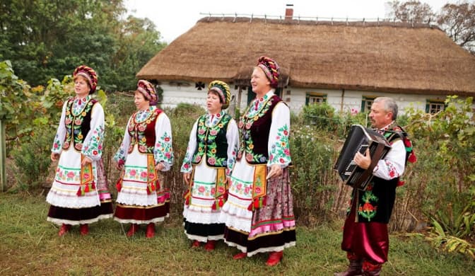 Фестиваль автентичного мистецтва у Львові: весільні танці, частування та народний одяг