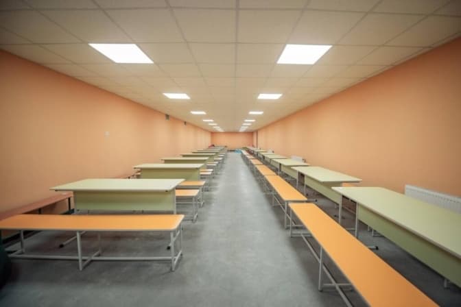 Під час тривоги у шкільному укритті в Києві обвалилась стеля