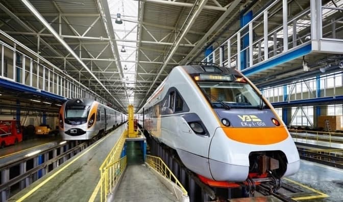 «Укрзалізниця» попереджає про зміни руху кількох потягів