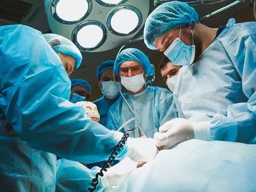 У Львові шотландські хірурги безкоштовно оперуватимуть дітей