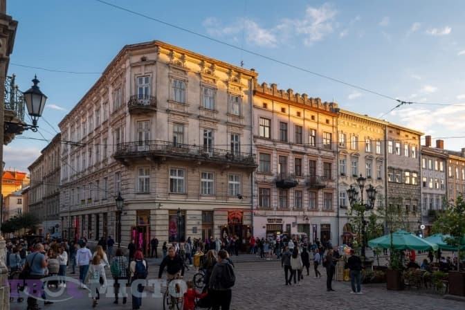 ​​Поезія в укритті і концерт «Місячна соната». Куди піти у Львові на вихідні