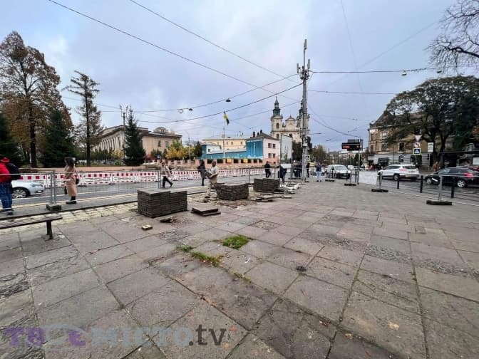 На вулиці Бандери почали облаштування транспортного хабу. Яким він буде
