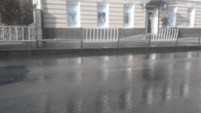 Ситуація на дорогах Львова: витік води на вулиці Княгині Ольги