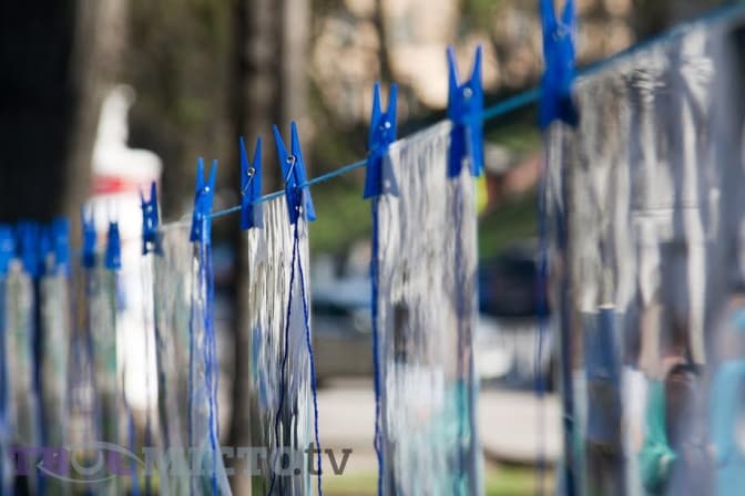 У Львові просто неба пройшла виставка, яка розповідає про аутизм. Фоторепортаж