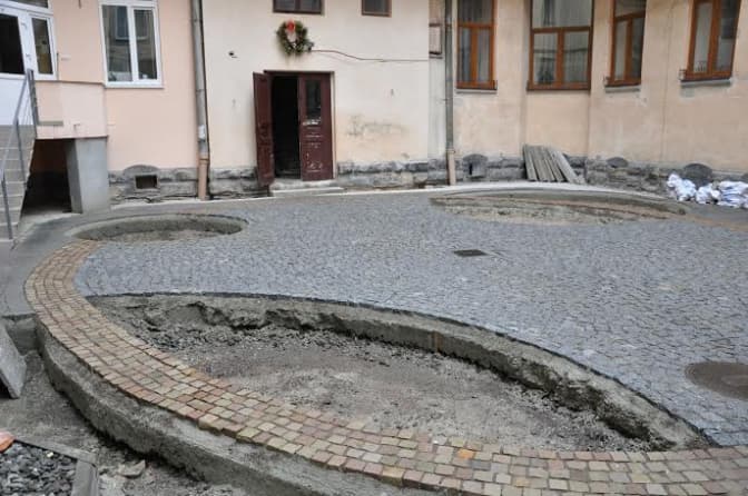 У центрі Львова відновили міський дворик