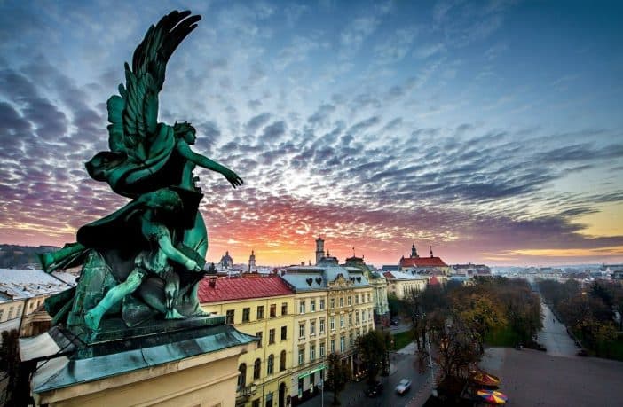 Поривчастий вітер і дощ. Якою буде погода цими вихідними