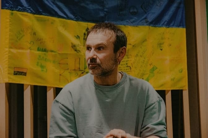 Святослав Вакарчук презентував кавер на світовий хіт «UA So Beautiful». Відео