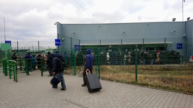 На Львівщині відновлює роботу пункт пропуску «Шегині»