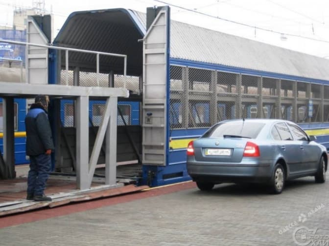 Львів’яни зможуть їхати залізницею до Харкова із власним авто