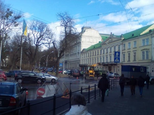 Через аварію у Львові перекрили рух на вулиці Винниченка