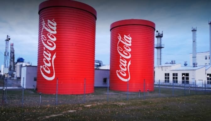 Завод Coca-Cola відновлює роботу в Україні