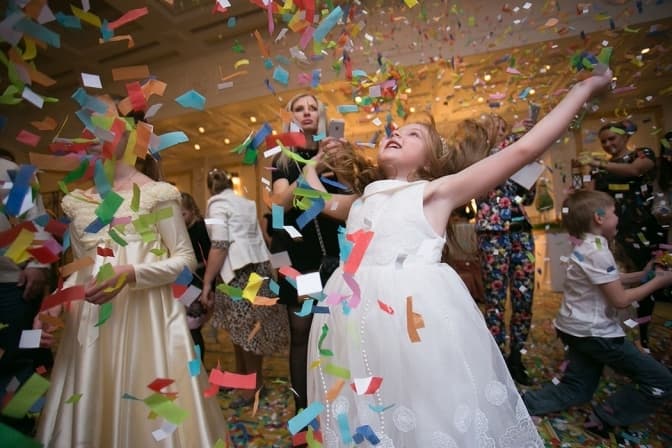 Пікнік на галявині та ніяких «подяк». Якими є випускні за кордоном