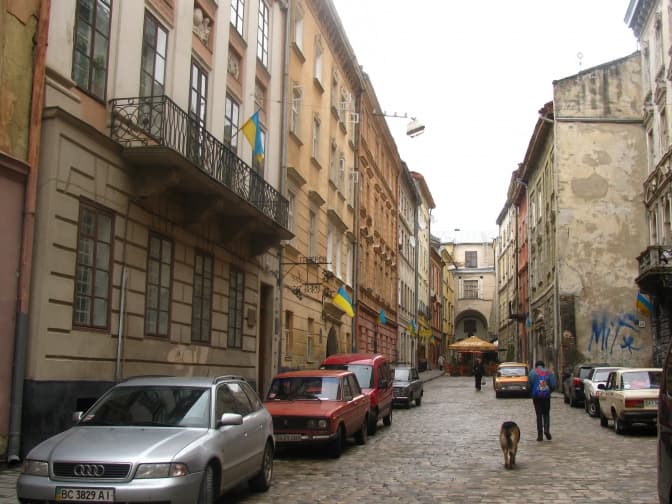У центрі Львова відреставрують пам’ятку архітектури та у Дрогобичі проти приватизації солеварні. Підсумки доби