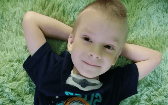 Львів’ян просять допомогти 6-річному Віталіку, який потребує заміни трахеї