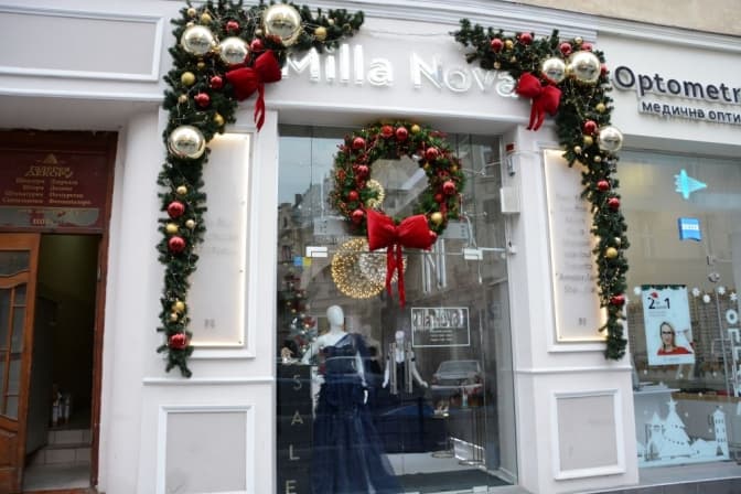 У Львові визначили найкращі новорічно-різдвяні вітрини. Фото переможців