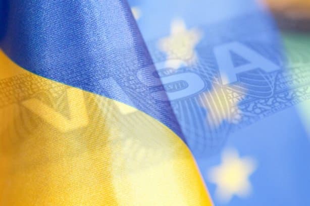 2015 року власники біометричних паспортів зможуть їздити в ЄС без віз