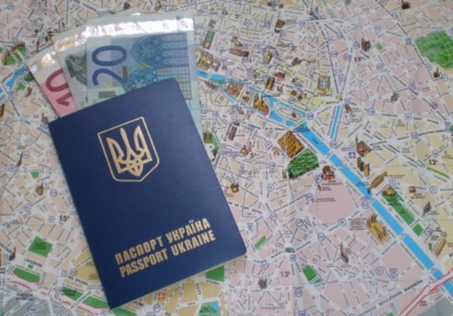 На шенгенську візу доведеться подавати більше документів. Перелік