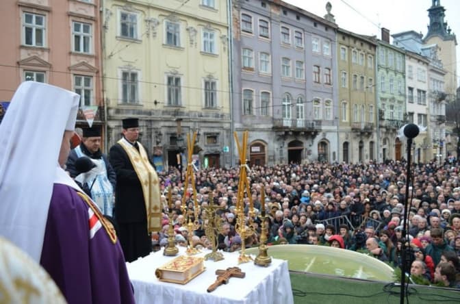 Львів’ян кличуть освятити воду в центрі міста
