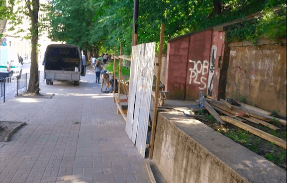 У Львові почали реставрувати фонтан «Водолій»