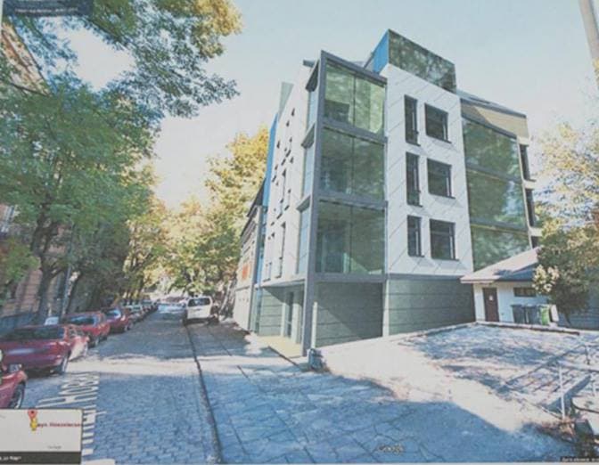 Скляний будинок в історичній частині Львова. Бути чи не бути?