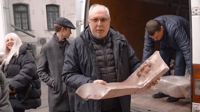 В Києві відновлять унікальне врятоване після пожежі керамічне панно "Пори року"