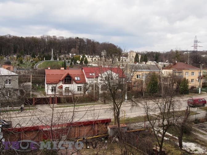 Вулиці Львова. Діти і квіти Погулянки