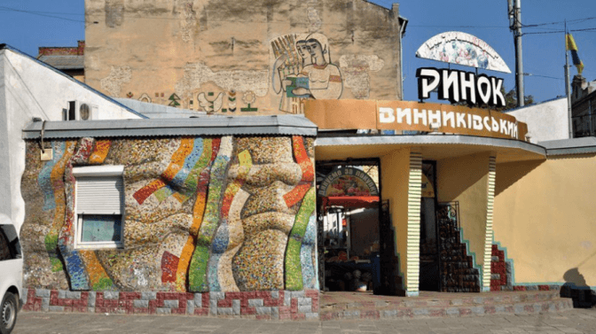 «Це бізнес». Чи вигідно Львову віддати два ринки та що буде із землею