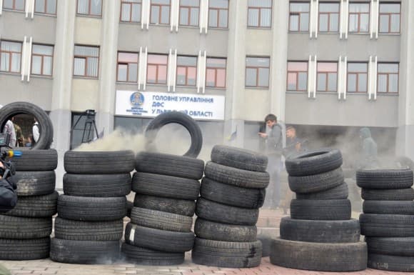 У Львові активісти блокують податкову. Фото