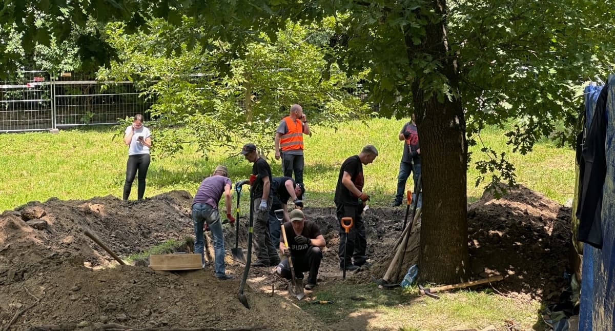 Поховальна яма і останки шести людей. Деталі щодо польських розкопок на давньому цвинтарі у Львові