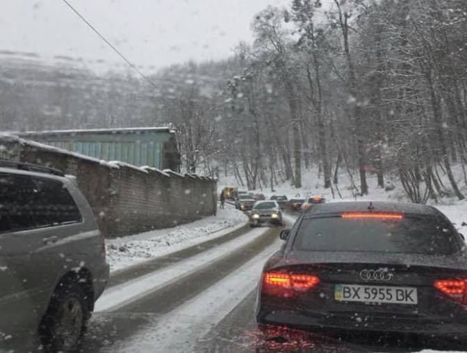 Ситуація на дорогах Львова: ускладнення в русі біля Високого замку