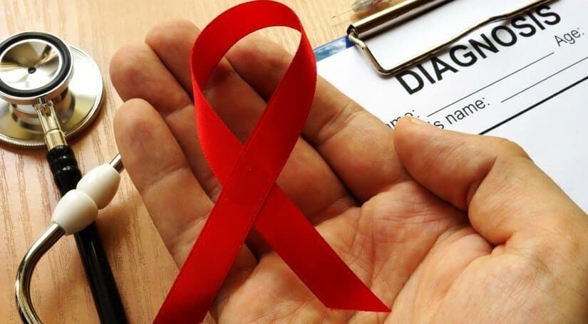 Сьогодні – Всесвітній день боротьби зі СНІДом. Яке лікування передбачено у разі захворювання