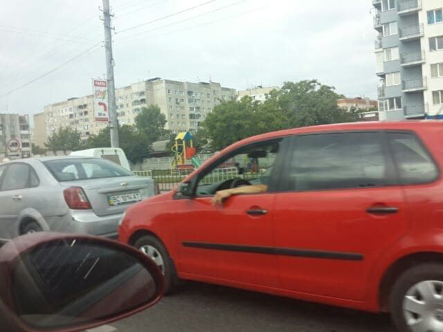 Ситуація на дорогах Львова: затори на вул. Богдана Хмельницького